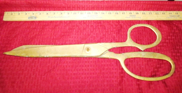 ECLECTIC DECOR FOR YOUR SALON, SEWING ROOM OR GARDEN SHED. . .GIANT METAL SCISSORS TO HANG ON THE WALL