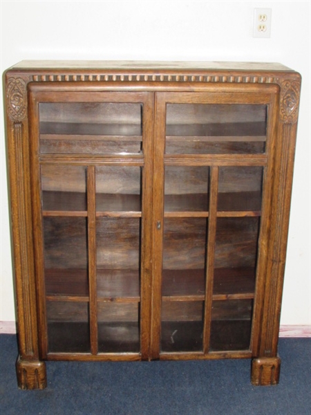 BEAUTIFUL ANTIQUE GLASS FRONTED CABINET