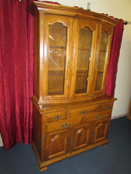 GORGEOUS, HIGH QUALITY HUTCH IN EXCELLENT CONDITION