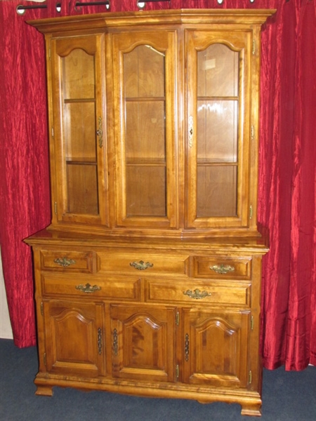 GORGEOUS, HIGH QUALITY HUTCH IN EXCELLENT CONDITION