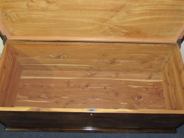 ABSOLUTELY GORGEOUS CEDAR CHEST!  IT SMELLS AMAZING!