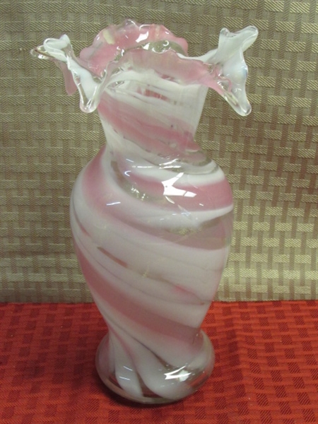 HAPPY MOTHER'S DAY!  LOVELY PINK SWIRL BLOWN GLASS VASE WITH RUFFLE TOP & ROSE COVERED HEART SHAPED BOX