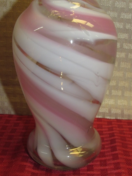 HAPPY MOTHER'S DAY!  LOVELY PINK SWIRL BLOWN GLASS VASE WITH RUFFLE TOP & ROSE COVERED HEART SHAPED BOX