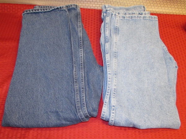 TWO PAIR OF MEN'S WRANGLER JEANS IN GOOD CONDITION