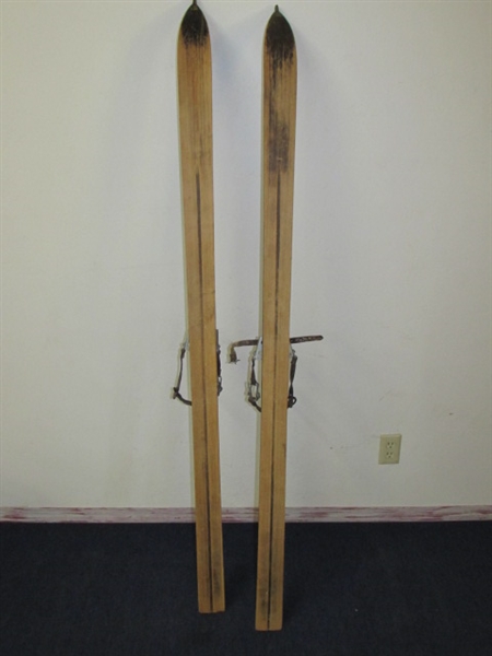 COZY CABIN DECOR-VINTAGE WOODEN SNOW SKIS WITH METAL & LEATHER BINDINGS