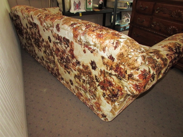 NICE SOFA IN VERY GOOD CONDITION