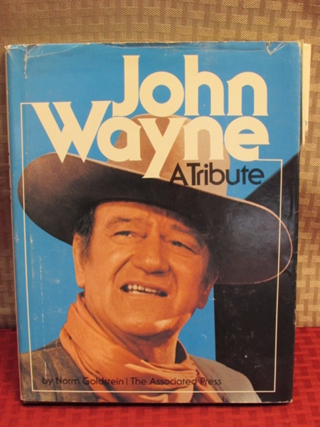 THE DUKE!  JOHN WAYNE - A TRIBUTE HARDBACK BOOK & POWDER HORN