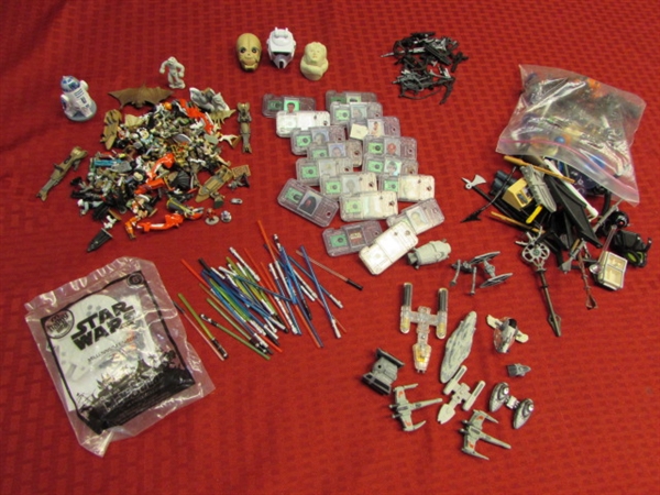 STAR WARS!  HUNDREDS, YES **HUNDREDS** OF TINY ACTION FIGURES, WEAPONS, SPACE SHIPS & MORE!
