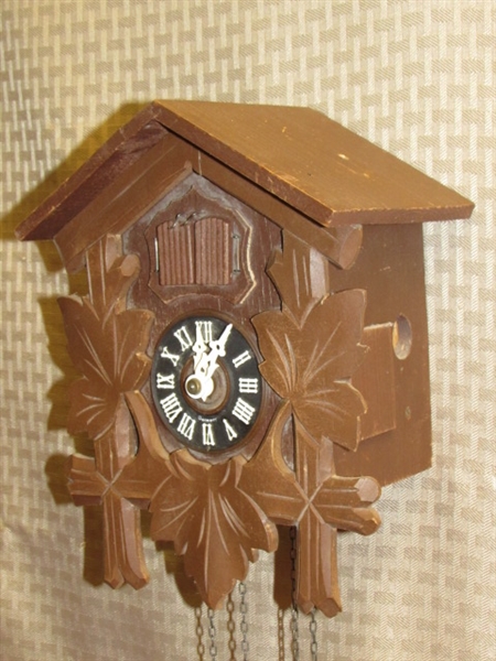 CHARMING VINTAGE GERMAN CUCKOO CLOCK WITH BRASS PINECONE WEIGHTS