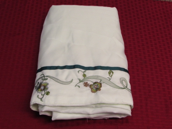 LIGHT & AIRY QUEEN SIZE SHEET SET WITH DELICATE EMBROIDERED DESIGN