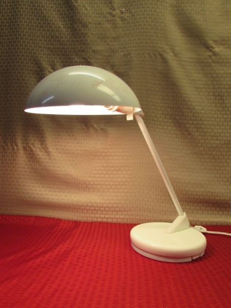 GREAT LITTLE RADIANCE LAMP FOR STUDENTS, CRAFTERS, FLY TIERS . . .