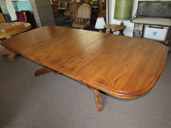 STUNNING DOUBLE PEDESTAL TABLE WITH LEAF GOES FROM 6' TO OVER 9' IN A SNAP!