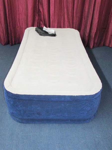 INTEX AIRBED WITH BUILT IN ELECTRIC PUMP 15 THICK
