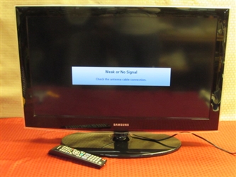 NICE 32" SAMSUNG FLAT SCREEN TV WITH REMOTE