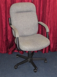 COMFORTABLE UPHOLSTERED OFFICE CHAIR
