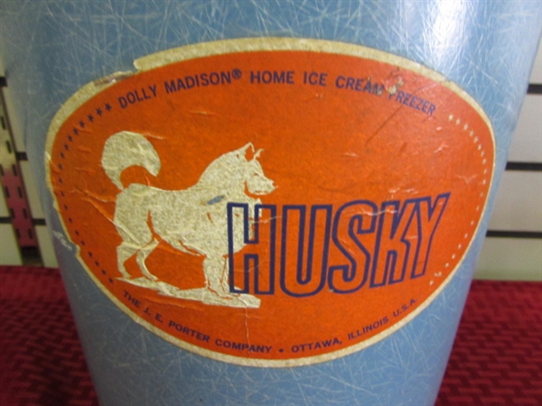 WHAT'S BETTER THAN ICE CREAM? HOMEMADE ICE CREAM! VINTAGE HUSKY HOME ICE CREAM FREEZER