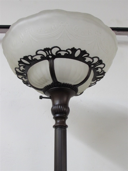 ELEGANT ANTIQUE STYLE FLOOR LAMP WITH FROSTED GLASS SHADE