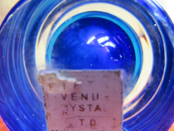 STUNNING FIFTH AVENUE CRYSTAL ART GLASS PERFUME BOTTLE W/STOPPER & BLUE CARNIVAL GLASS