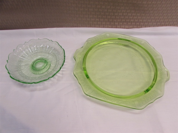 COLLECTIBLE VINTAGE VASELINE GLASS FOOTED CAKE PLATE & GREEN GLASS PEDESTAL BOWL