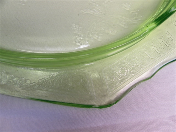 COLLECTIBLE VINTAGE VASELINE GLASS FOOTED CAKE PLATE & GREEN GLASS PEDESTAL BOWL