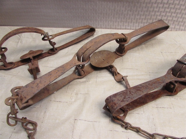 SIX RUSTY OLD VICTOR ANIMAL TRAPS-GREAT RUSTIC DECOR!