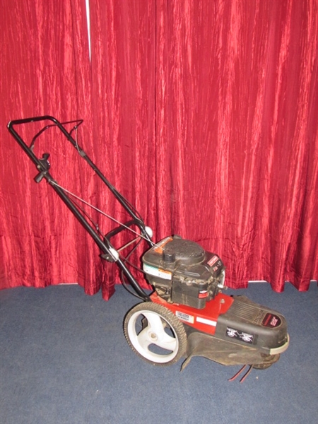 LIKE NEW !!!!! TOP OF THE LINE CRAFTSMAN WEED TRIMMER WITH AMERICAN MADE BRIGGS & STRATTON ENGINE