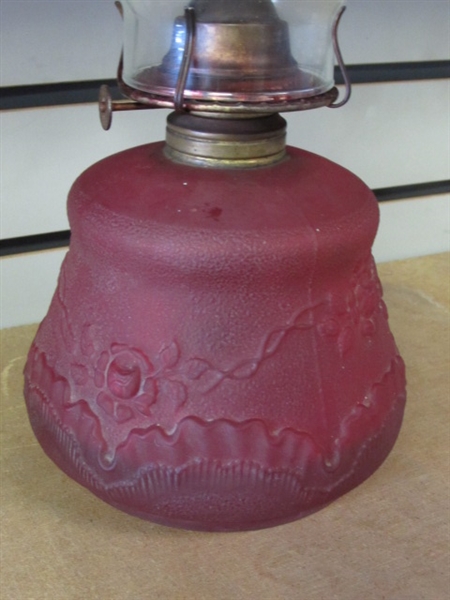 BEAUTIFUL ANTIQUE RUBY RED SATIN GLASS OIL LAMP, CIRCA LATE 1800's
