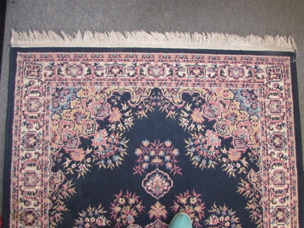 PRETTY AREA RUG WITH FLORAL PATTERN