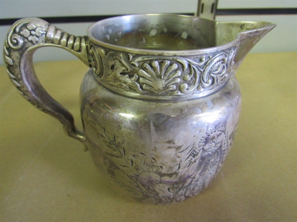 EXQUISITE & GOOD QUALITY SILVER PLATED PITCHER WITH 2 SERVING PLATES & AN ANTIQUE EMBOSSED BOWL
