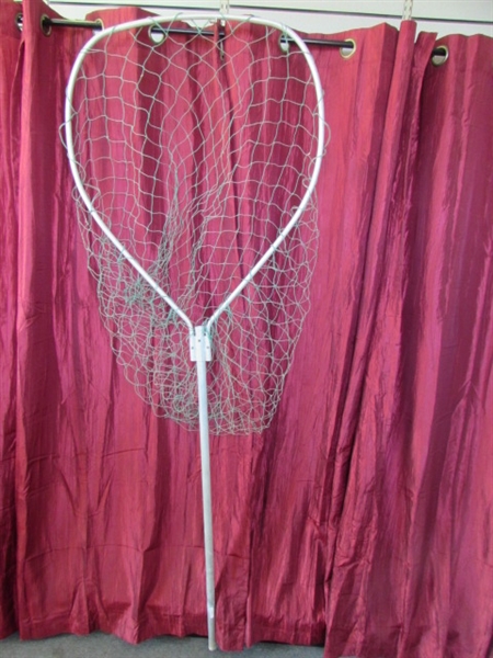 BIG!!! LANDING NET FOR YOUR NEXT FISHING TRIP OR MAN CAVE