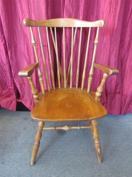NICE VINTAGE SOLID MAPLE CAPTAINS CHAIR