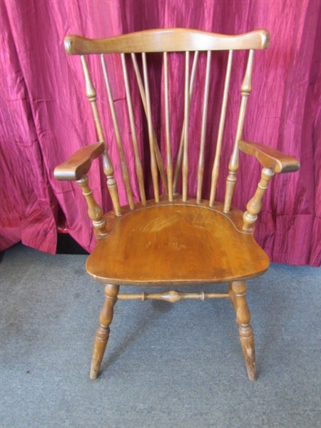 NICE VINTAGE SOLID MAPLE CAPTAINS CHAIR