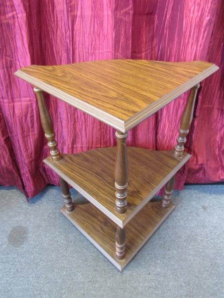 CUTE CORNER TABLE WITH SPINDLE SUPPORTS & 2 SHELVES