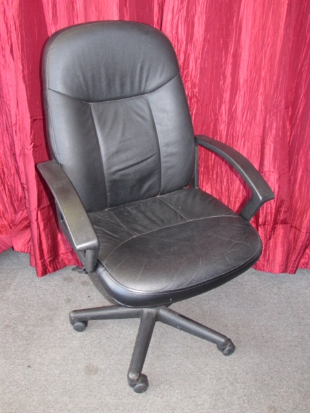 SUPER COMFY ROLLING OFFICE CHAIR