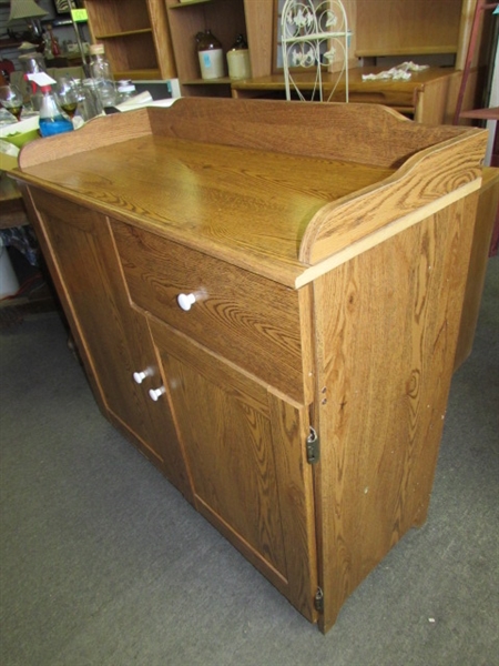 ATTRACTIVE WOOD FINISH CABINET WITH CUPBOARDS & A DRAWER GREAT FOR THE KITCHEN OR BATH!