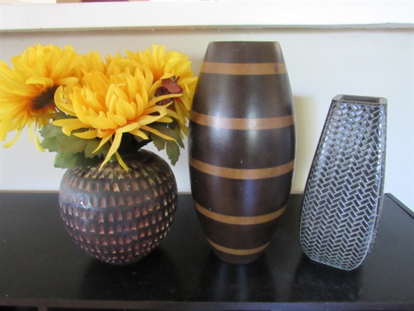 THREE DISTINCTIVE VASES & A BOUQUET OF FLOWERS