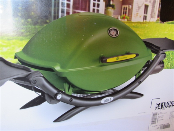 JOHN DEERE MODEL WEBER GAS BARBEQUE NEW IN THE BOX