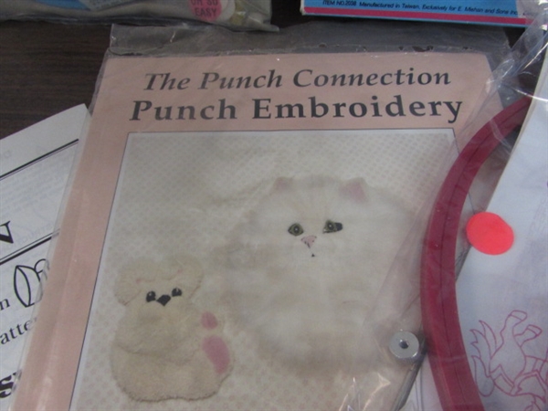 FUN PUNCH EMBROIDERY SET