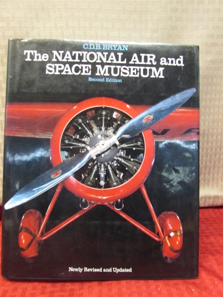 FOR THE AIRPLANE ENTHUSIAST - tHE NATIONAL AIR & SPACE MUSEUM COFFEE TABLE BOOK