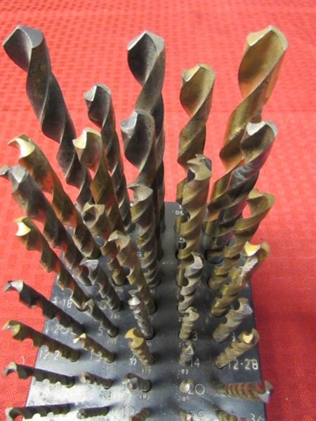 LARGE SET OF DRILL BITS AND INDEX