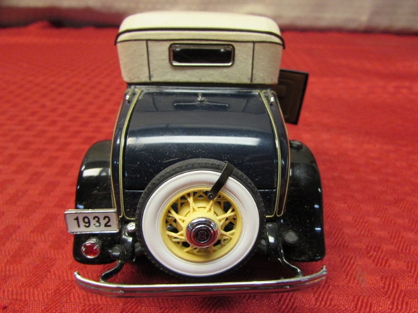 1938 FORD DE LUXE ROADSTER V8 DANBURY MINT DIECAST MODEL