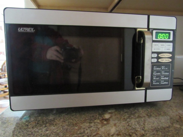 NEW MICROWAVE OVEN/GRILL