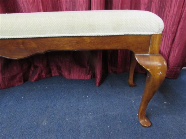 UPHOLSTERED BENCH SEAT