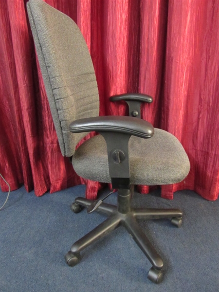 EXCEPTIONALLY NICE, QUALITY, COMFY OFFICE CHAIR