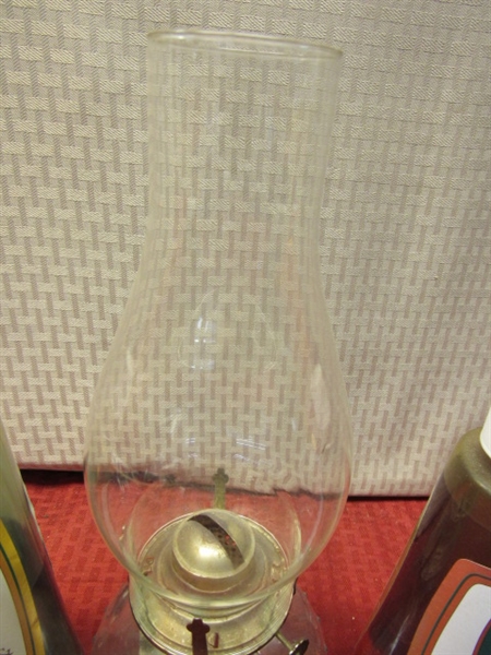VINTAGE GLASS HURRICANE OIL LAMP WITH 2 BOTTLES OF LAMP OIL