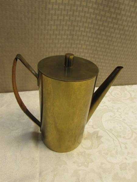 VINTAGE ART OF CHOKIN PLATE AND VINTAGE COFFEE/ TEA POT