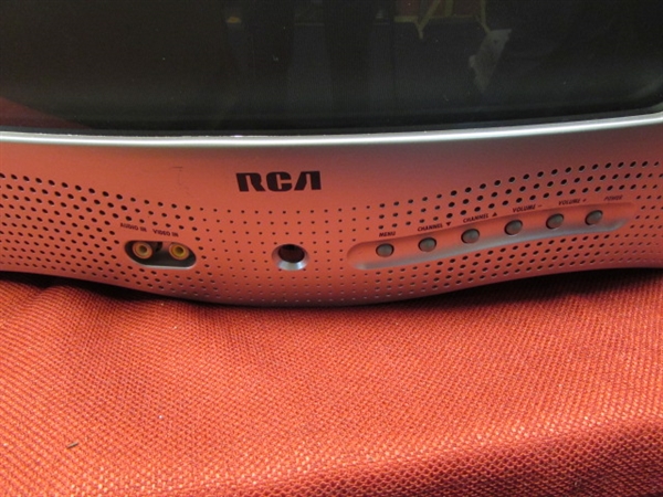 SMALL RCA COLOR TV