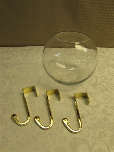 GLASS BOWL AND HOOKS