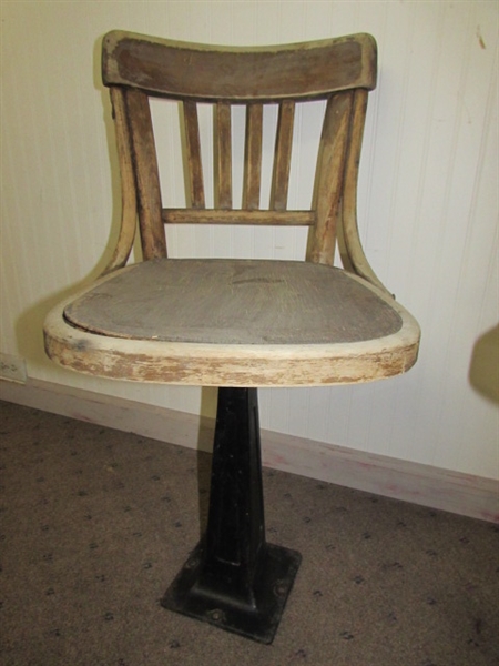 VINTAGE SWIVEL DINING CHAIRS FROM SISKIYOU STOCKYARDS