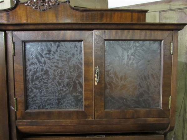 ANTIQUE MAHOGANY SIDE BY SIDE CURIO CABINET